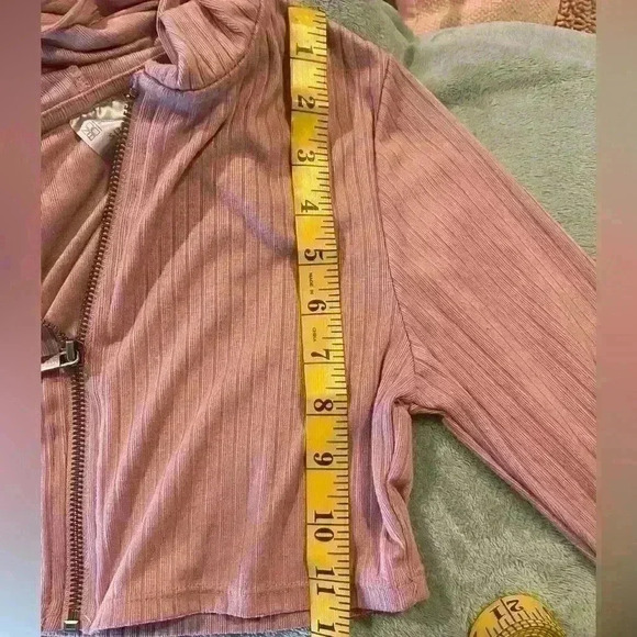 Women’s Pink Zip Up No Boundaries Crop Top - Picture 4 of 4